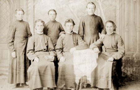 Отец Филипп Распопов (второй слева). Приамурье. Начало 1900-х